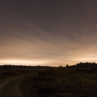 Het laatste licht van de zonsondergang op het Kootwijkerzand