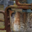Vervallen graven op begraafplaats Landscroon in Weesp