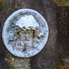 Vervallen graven op begraafplaats Landscroon in Weesp