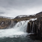 Verderop de Fjallfoss waterval