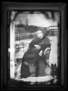 Pere Lachaise - Foto van dame in kapel